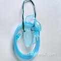 Topeng oksigen medis dengan tubing